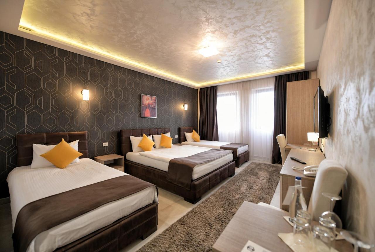 Garnet Hotel & Event Centar Ruma Exterior foto