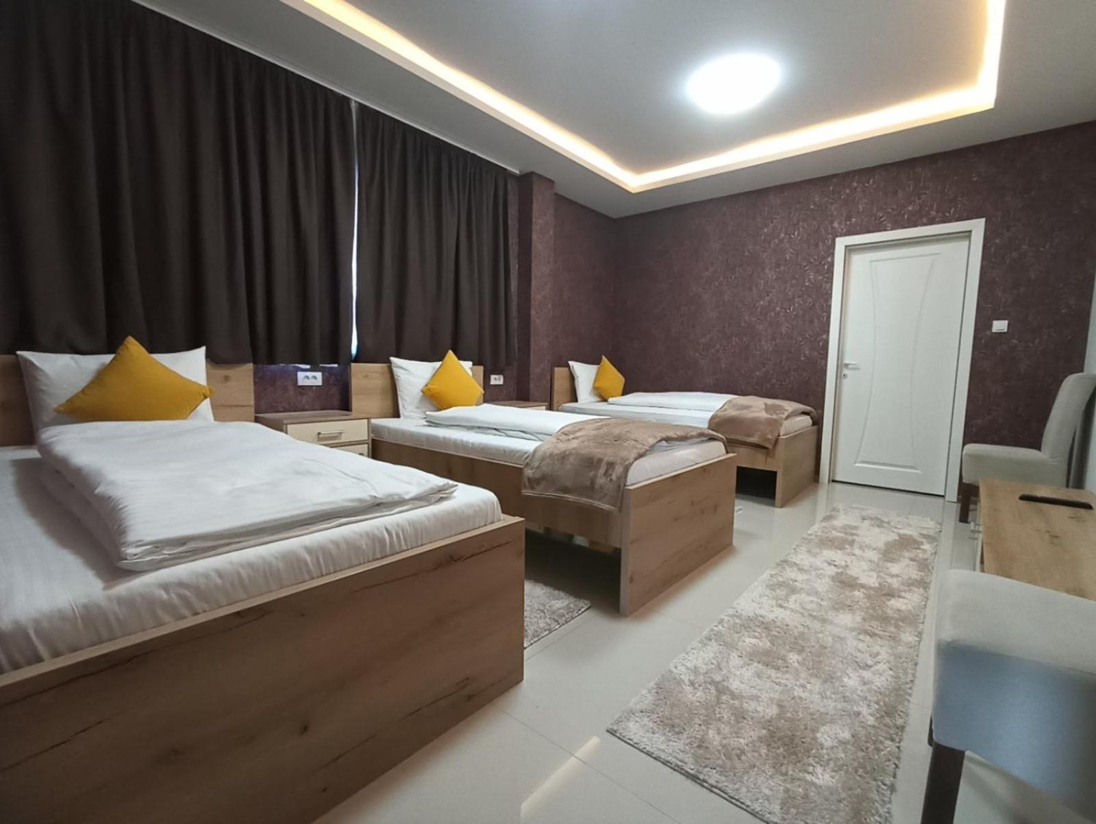 Garnet Hotel & Event Centar Ruma Exterior foto