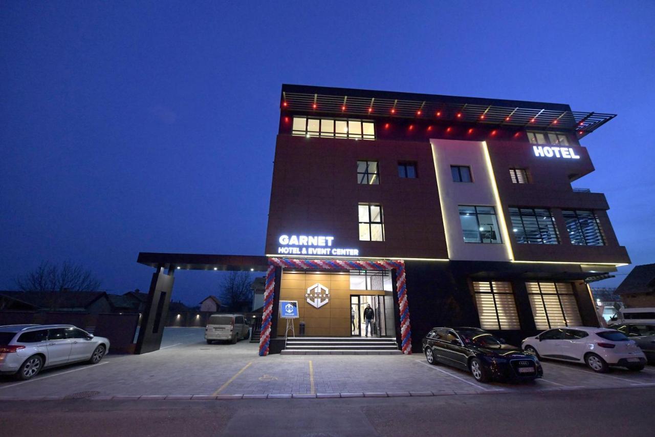 Garnet Hotel & Event Centar Ruma Exterior foto